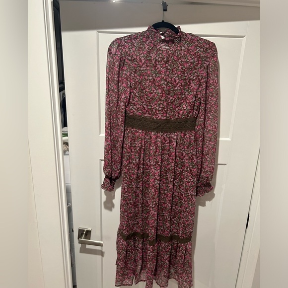 in loom Dresses & Skirts - NWT Women’s Size Small In Loom Boutique Dress